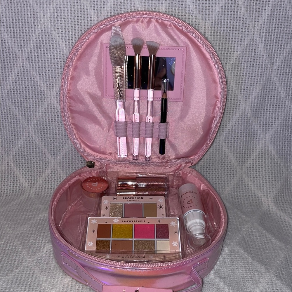 NWT Profusion Cosmetics Beauty Box in Pink